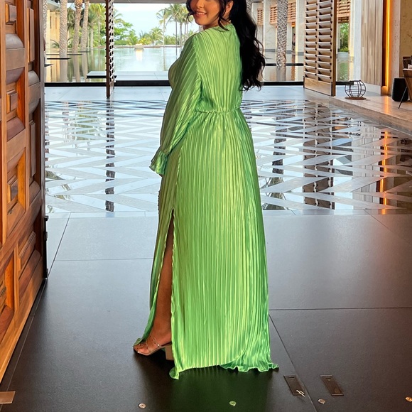Green Crinkled Boohoo Occasion Dress - Long Sleeve Maxi with Side Slit - US 10 - Picture 4 of 5